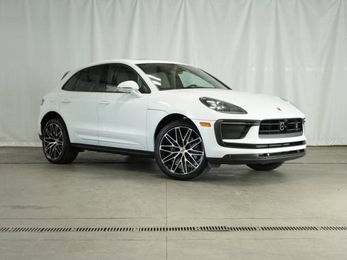 New 2025 Porsche Macan image 9