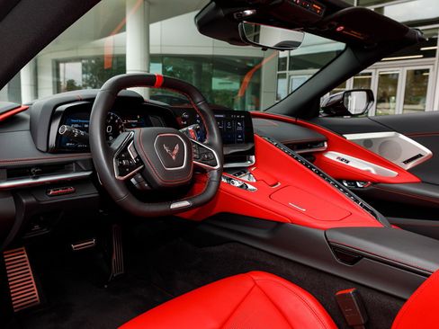 Used 2025 Chevrolet Corvette Z06 image 25