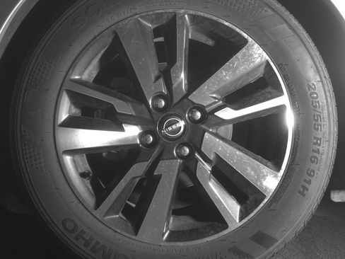 Used 2025 Nissan Versa SV FWD image 12