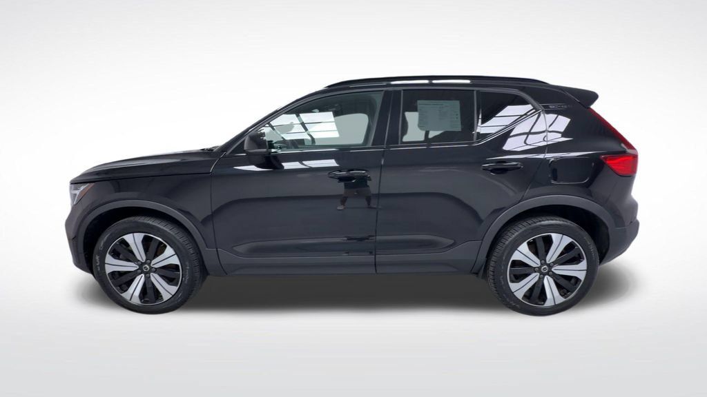 Used 2023 Volvo XC40 Recharge Plus AWD/4WD image 5