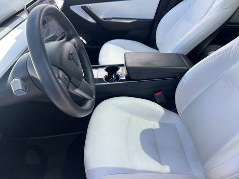Used 2021 Tesla Model Y 2WD image 25