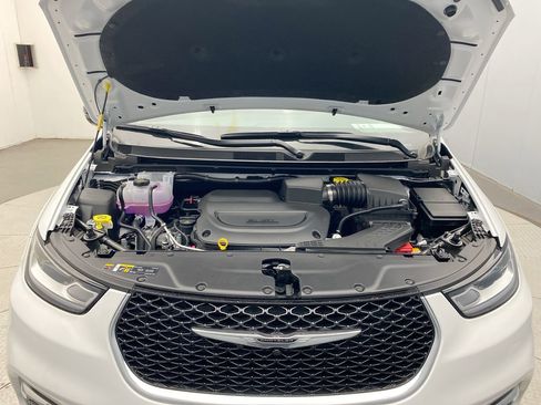 New 2026 Chrysler Pacifica Select FWD image 11