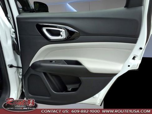 Used 2023 Jeep Compass Limited AWD/4WD image 16