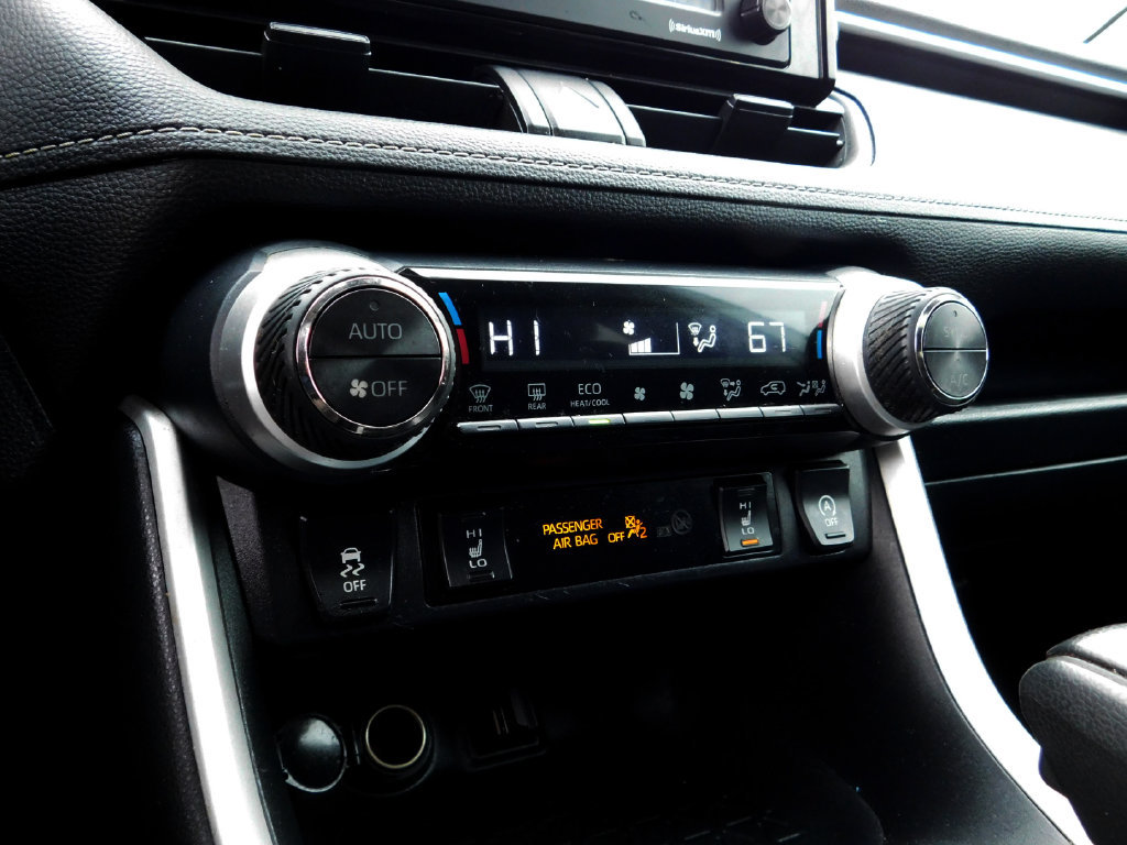 Used 2020 Toyota RAV4 XLE w/ Convenience Package AWD/4WD image 23