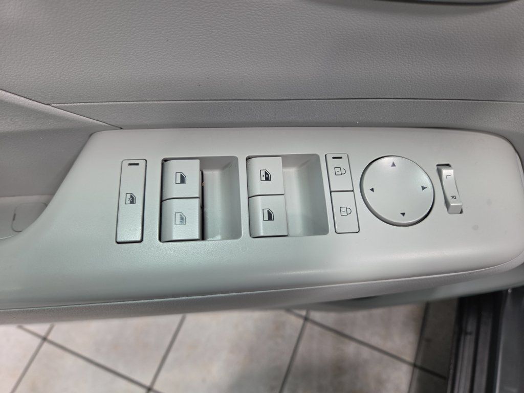 Used 2025 Hyundai Kona SEL AWD/4WD image 28