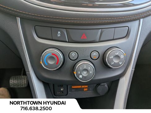 Used 2019 Chevrolet Trax LT w/ LT Convenience Package AWD/4WD image 15