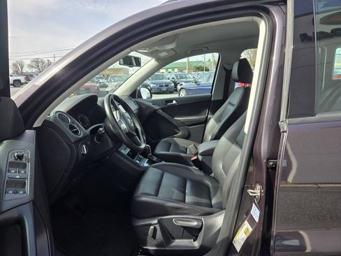 Used 2018 Volkswagen Tiguan SE image 9