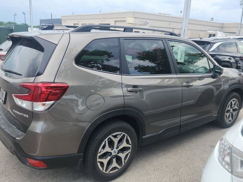 Used 2021 Subaru Forester Premium AWD/4WD image 4