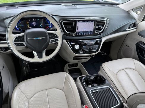 Used 2020 Chrysler Pacifica Limited w/ Advanced Safetytec Group FWD image 34