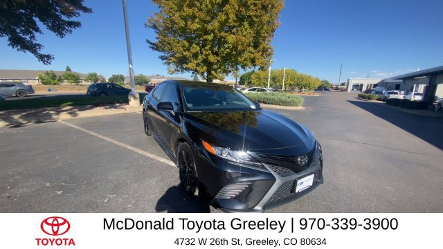 Used 2020 Toyota Camry SE FWD image 2