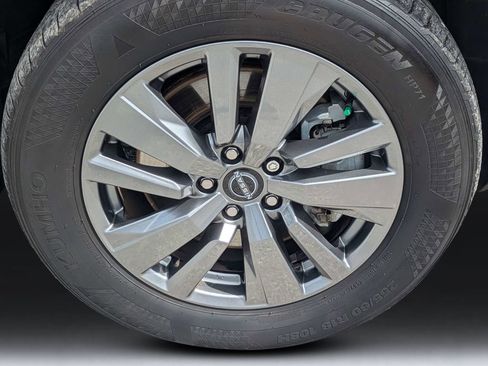 Used 2024 Nissan Pathfinder SV FWD image 11