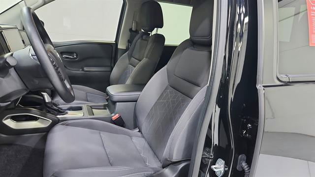 Certified 2025 Nissan Frontier SV RWD image 16