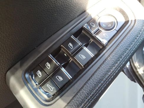 Used 2024 Porsche Macan AWD/4WD image 12