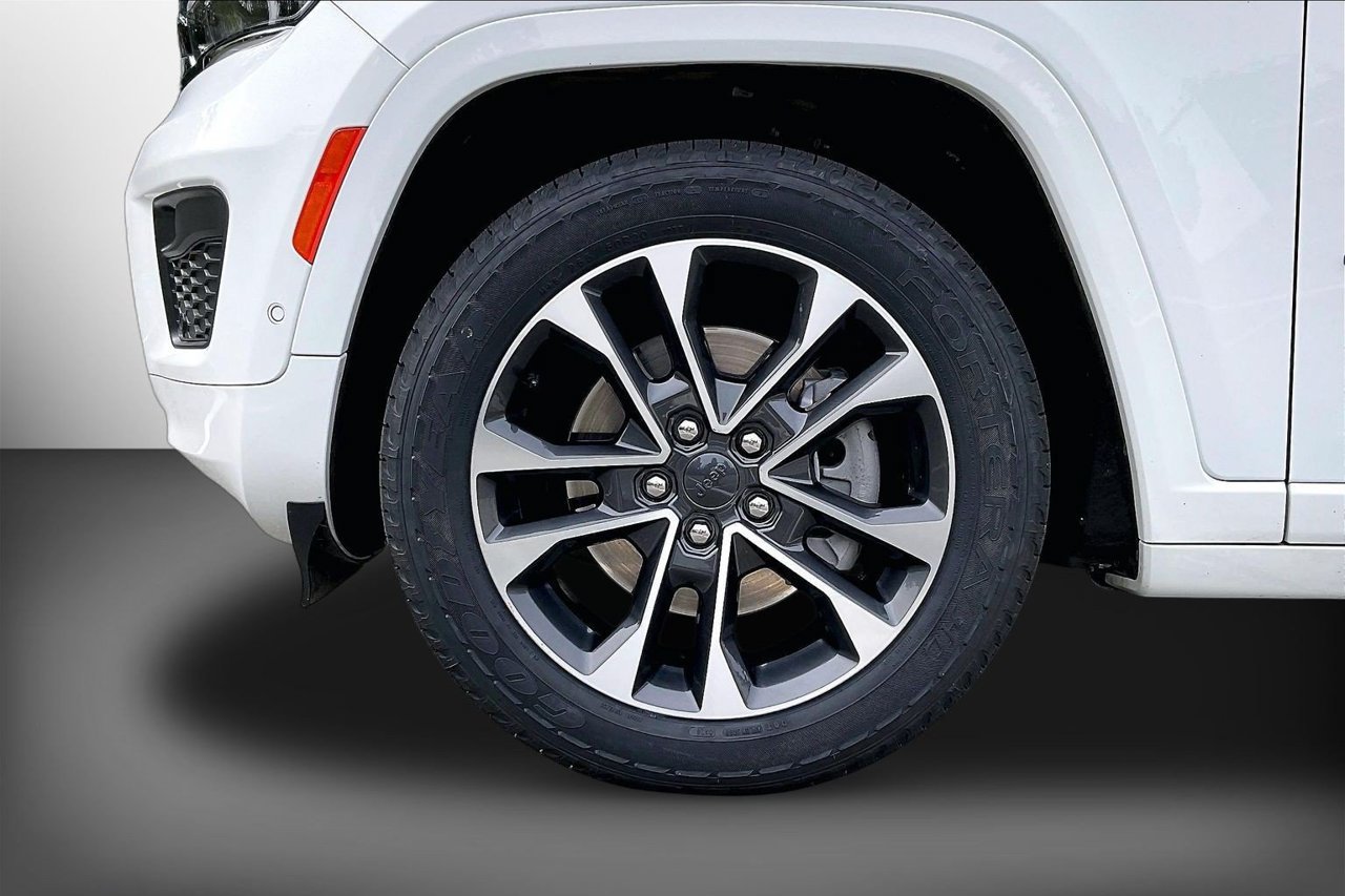 Certified 2023 Jeep Grand Cherokee L Overland AWD/4WD image 35