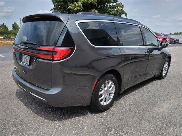 Used 2022 Chrysler Pacifica Touring-L FWD image 3