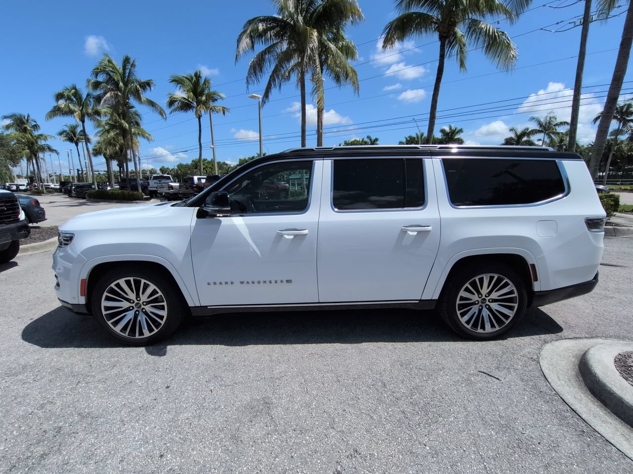 Used 2024 Jeep Grand Wagoneer L Series III AWD/4WD image 8