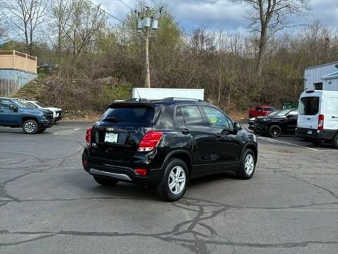 Used 2021 Chevrolet Trax LT w/ Driver Confidence Package AWD/4WD image 3