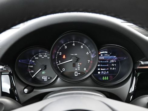 Used 2025 Porsche Macan image 7