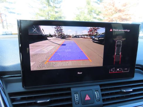 Used 2023 Audi SQ5 Premium w/ Convenience Package image 25