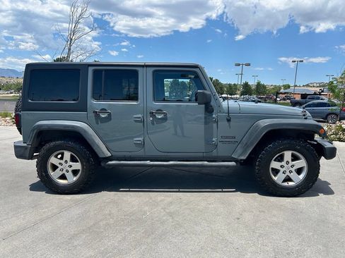 Used 2015 Jeep Wrangler Unlimited Sport w/ Quick Order Package 24S AWD/4WD image 10