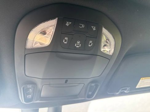 Used 2022 Chrysler Pacifica Touring-L w/ Uconnect Theater Family Group AWD/4WD image 35