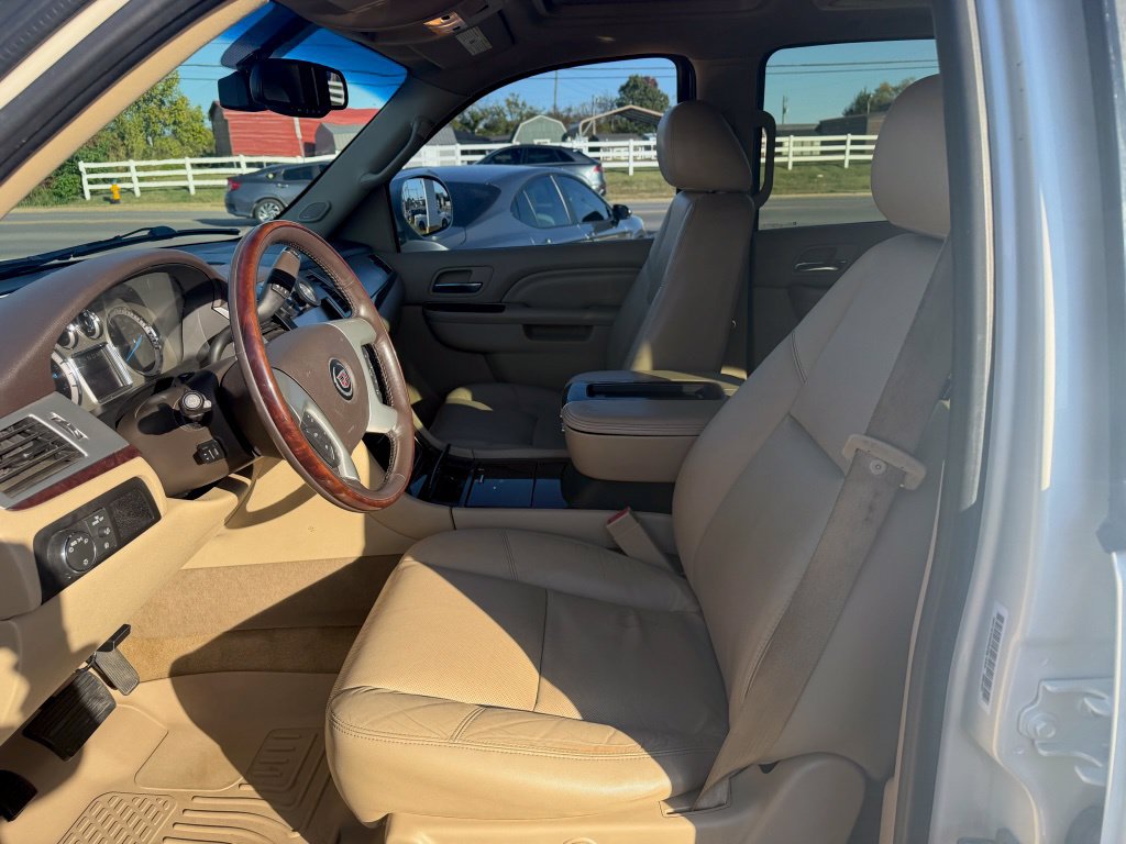Used 2012 Cadillac Escalade Luxury AWD/4WD image 9