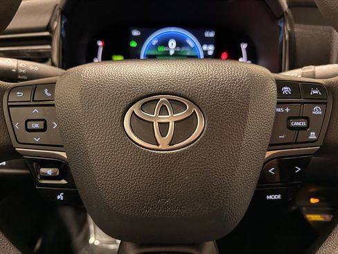 Used 2025 Toyota Camry LE image 17