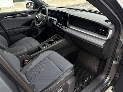 New 2026 Volkswagen Tiguan SE R-Line AWD/4WD image 29