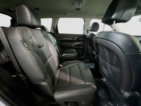 Used 2024 Kia Telluride S image 21