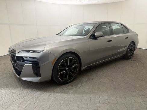 Used 2023 BMW i7 xDrive60 image 3
