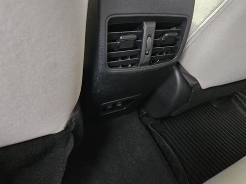 Used 2022 Toyota Corolla Cross LE w/ Moonroof Package image 12