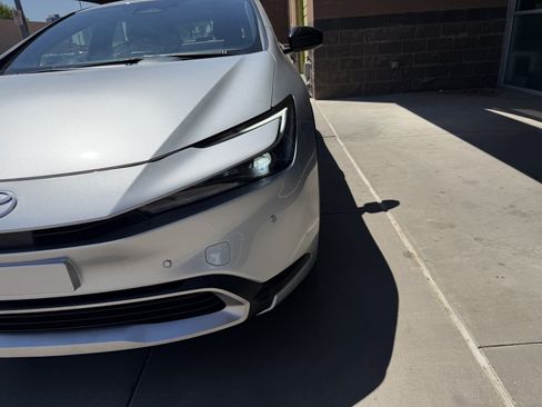 Used 2025 Toyota Prius Plug-In Hybrid FWD image 11