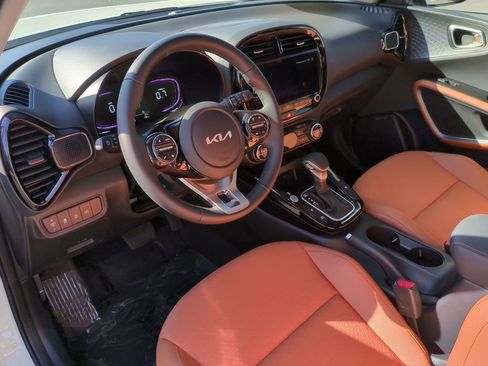 Used 2025 Kia Soul EX image 12