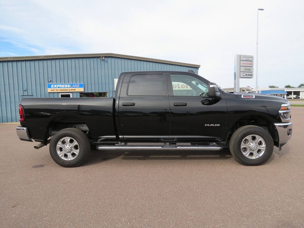 Used 2026 RAM 2500 Big Horn AWD/4WD image 1