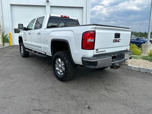 Used 2018 GMC Sierra 2500 SLT w/ Duramax Plus Package AWD/4WD image 3