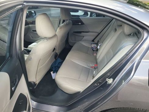 Used 2017 Honda Accord EX image 9