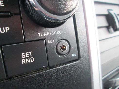 Used 2009 Dodge Ram 1500 Truck SLT image 18