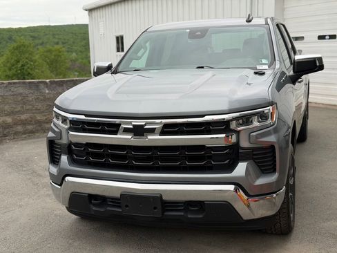 Used 2023 Chevrolet Silverado 1500 LT AWD/4WD image 1