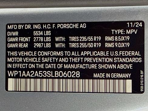 Certified 2025 Porsche Macan image 37