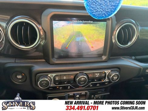Used 2022 Jeep Wrangler Unlimited Rubicon w/ Dual Top Group AWD/4WD image 16
