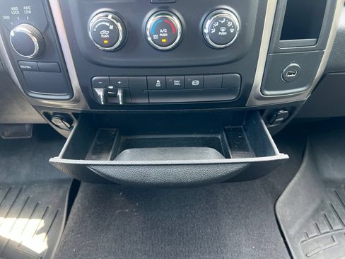 Used 2018 RAM 2500 SLT AWD/4WD image 30
