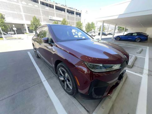 Used 2024 BMW iX xDrive50 w/ Premium Package AWD/4WD image 3