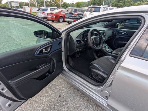 Used 2015 Chrysler 200 S w/ Comfort Group FWD image 12