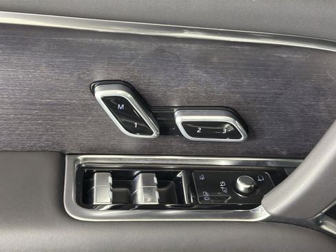New 2025 Land Rover Range Rover Long Wheelbase SE image 24