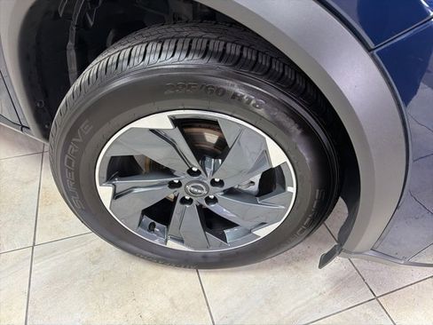 Used 2025 Nissan Rogue SV image 9