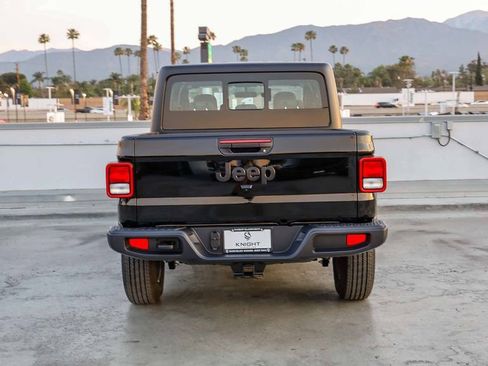 New 2026 Jeep Gladiator Sport AWD/4WD image 8