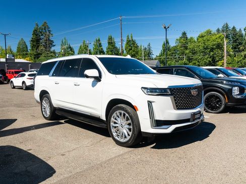 Used 2021 Cadillac Escalade ESV Premium Luxury w/ Performance Package AWD/4WD image 25