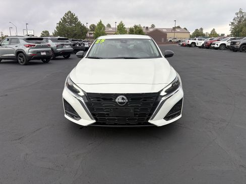 Used 2025 Nissan Altima 2.5 SV FWD image 4
