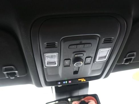 Used 2023 Chevrolet Suburban Premier image 12