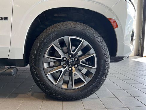 Used 2024 Chevrolet Tahoe Z71 w/ Z71 Off-Road Package AWD/4WD image 10